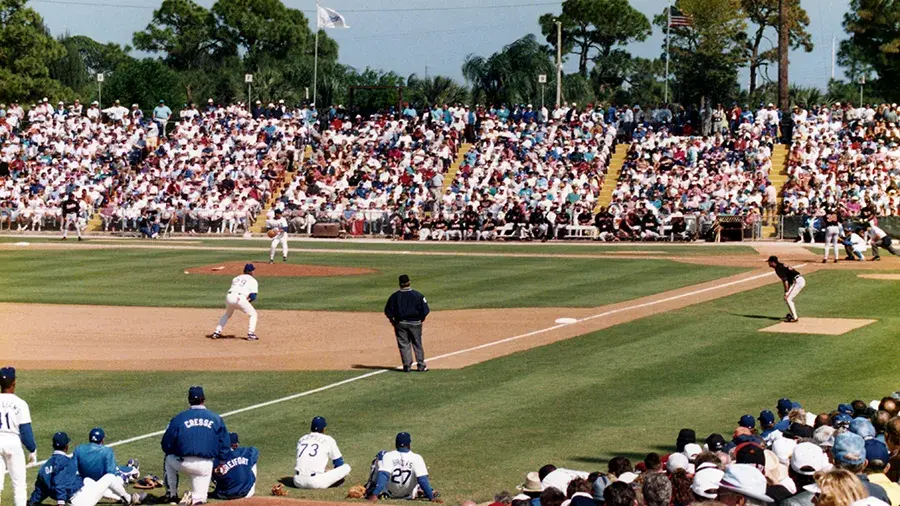 Los_Angeles_Dodgers_spring_training_at_Holman_Stadium,_Dodgertown,_1994